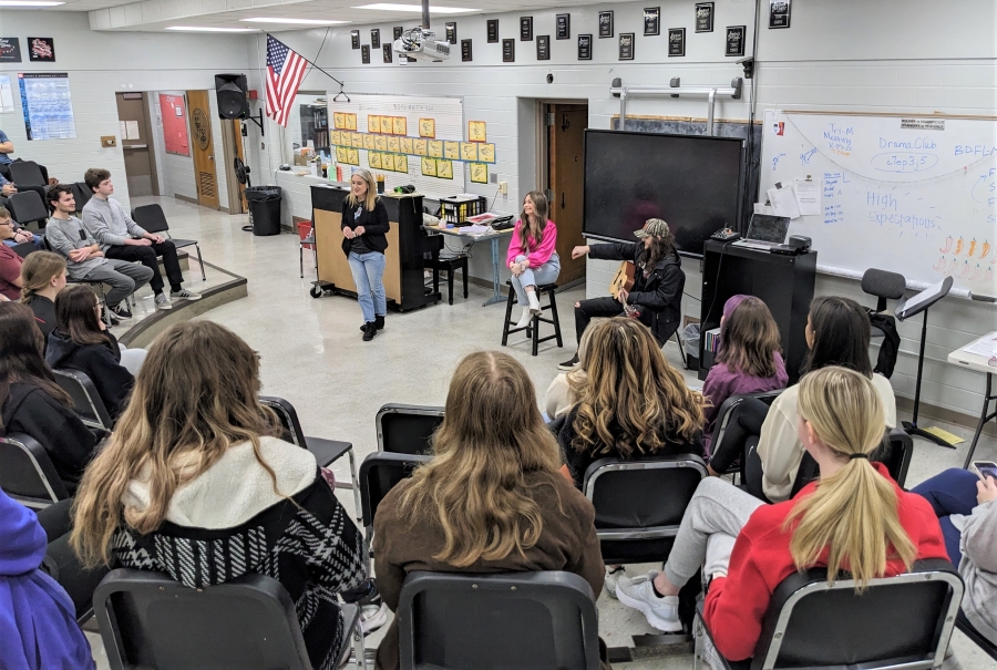 Country singer Grace Aufderbeck with OHHS students